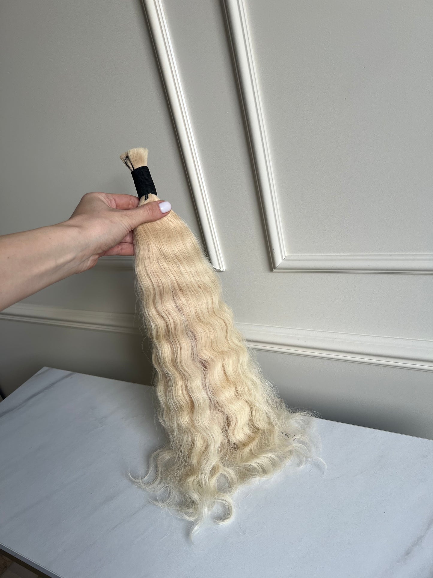 Włosy słowiańskie w kitce 110g 47cm Jasny Blond falowane