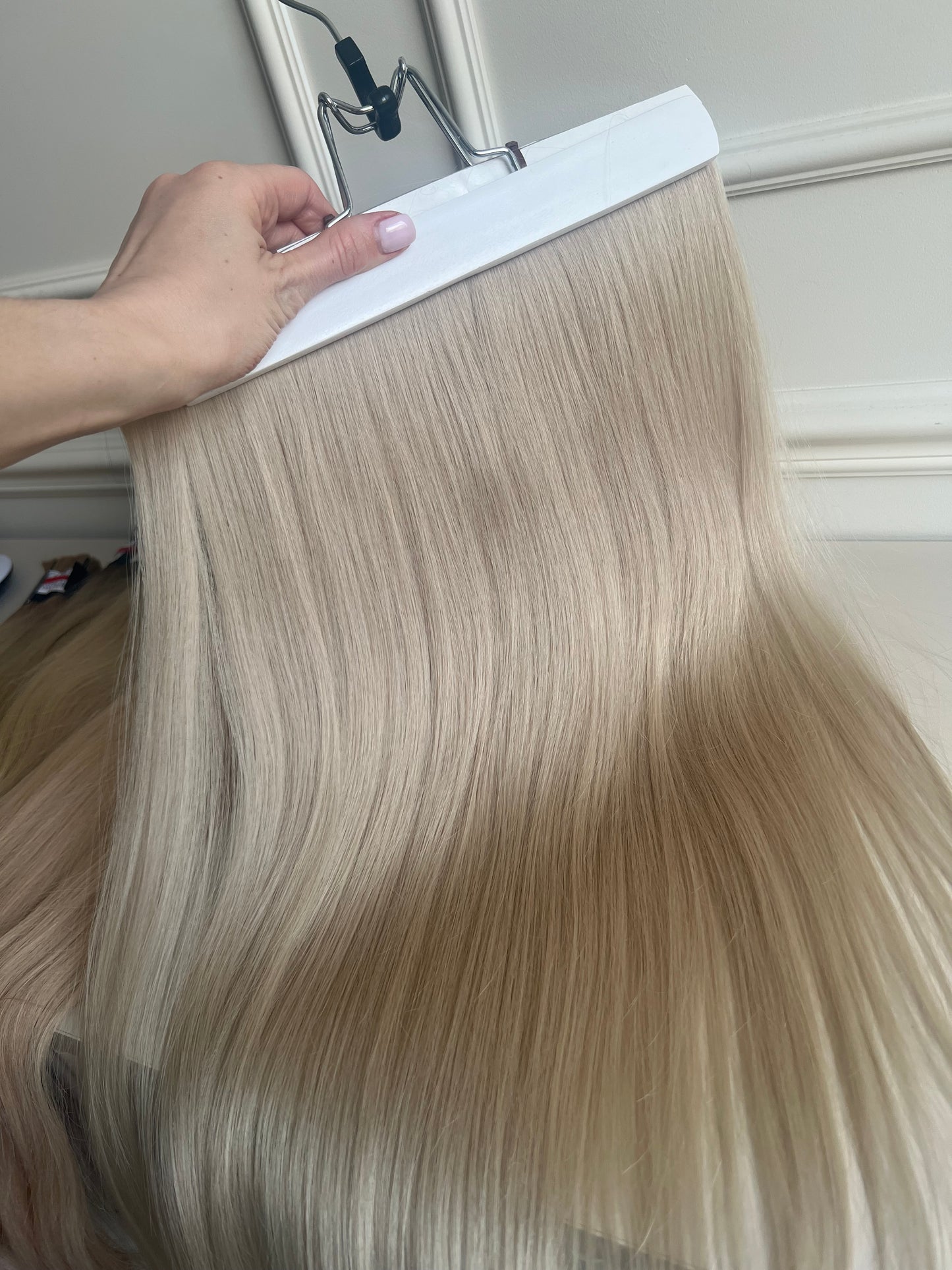 Włosy doczepiane 103 g 55 cm Kolor neutralno-popielaty blond