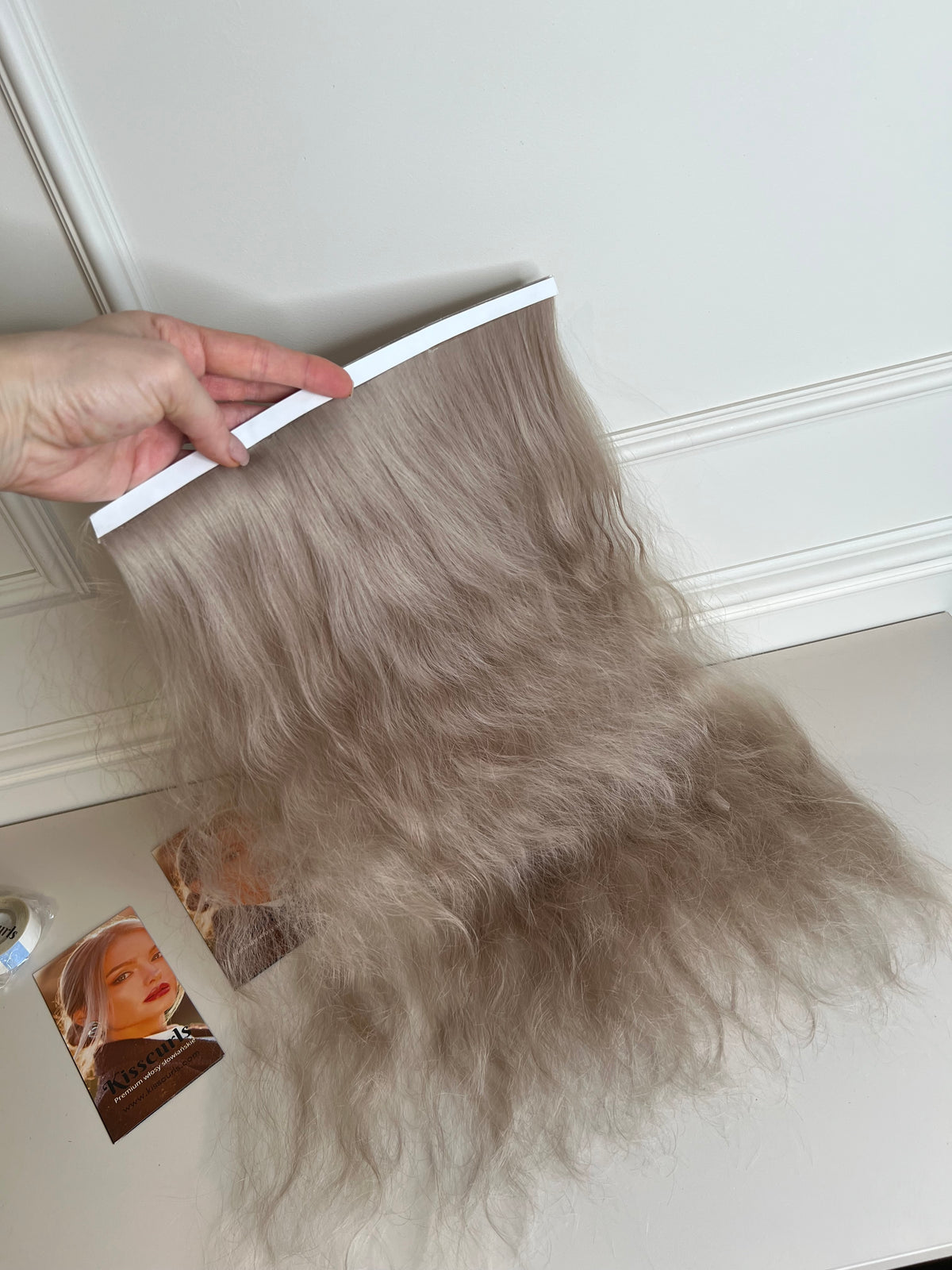 Srebrzysty Blond biotaśmy Włosy falowane 55g 53cm