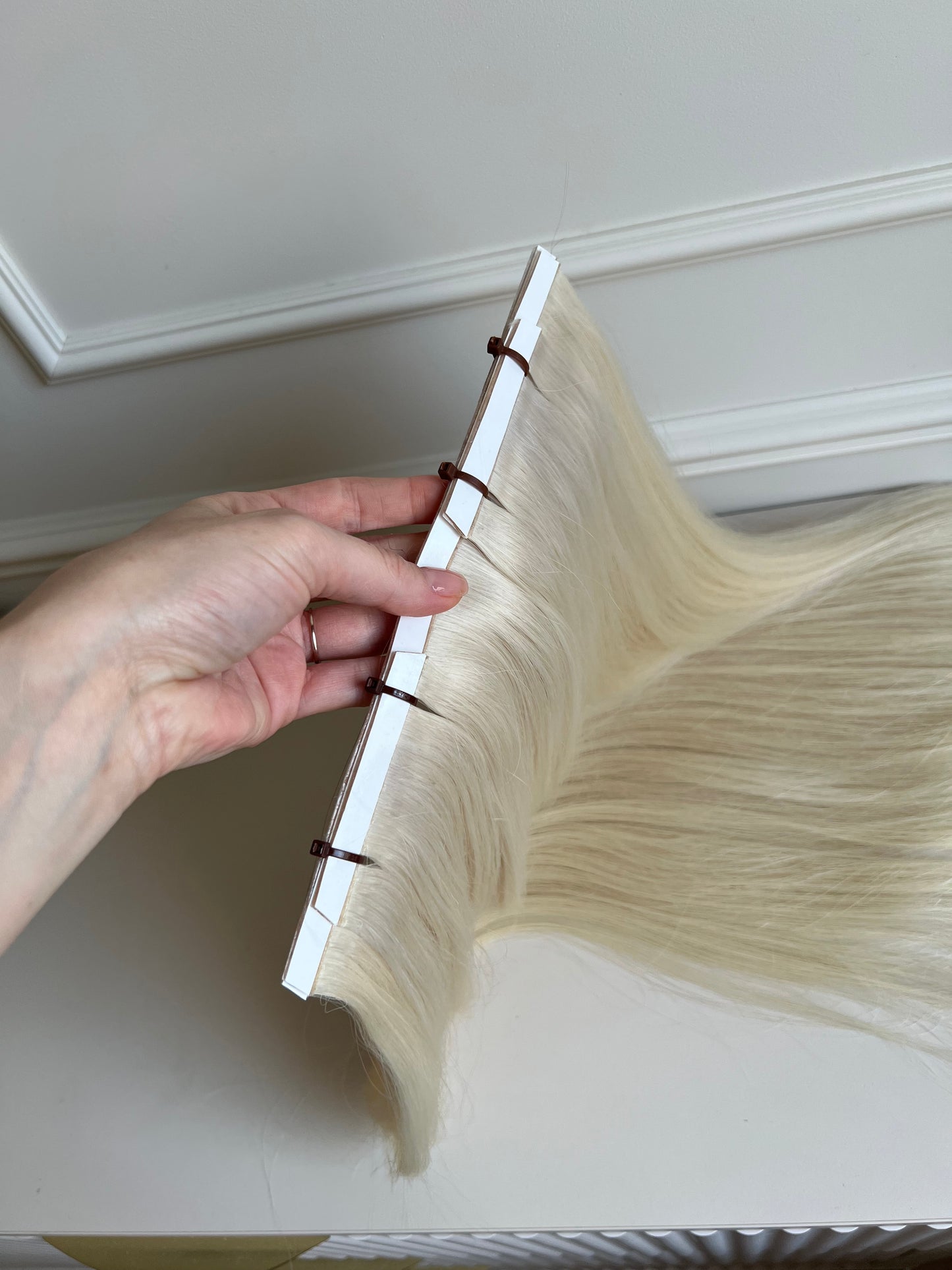 Włosy doczepiane jasny Blond Bio taśmy 145 g 57 cm
