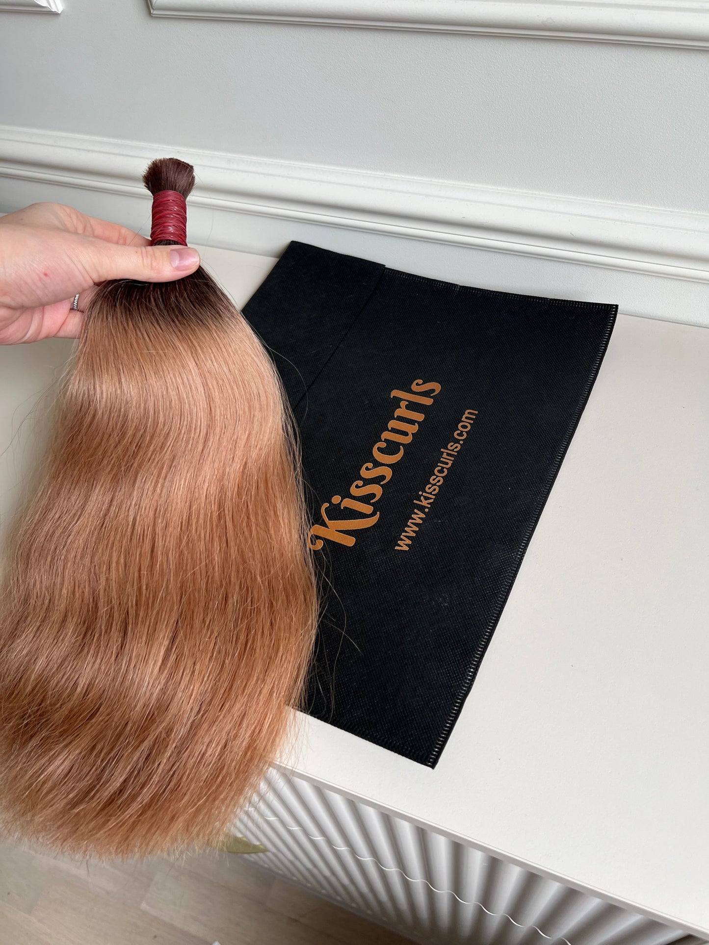 Włosy naturalne do przedłużania w kitce 40 cm 95 g Ombre ciemny Blond Falowane